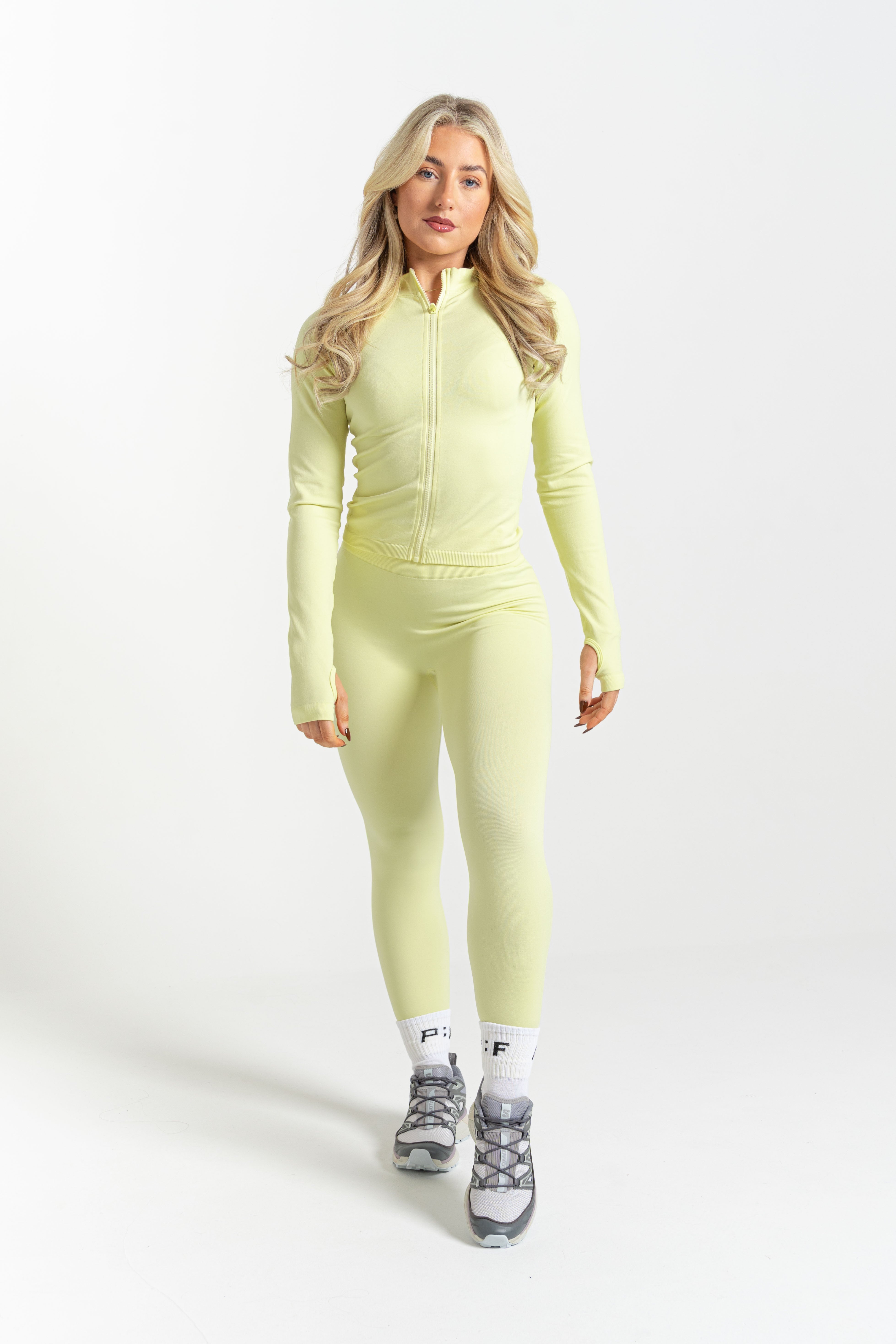 Lucia & Nina Seamless Set - Pastel Yellow